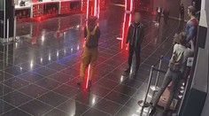 Nepovedený žert: Muž, který ukradl figurínu superhrdiny, se sám přihlásil