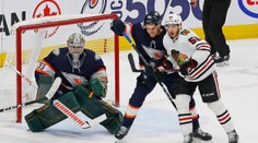 Oilers využili služby nouzového brankáře. Kvůli McDavidovi si dokonce zachytal
