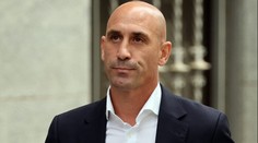 Rubiales poprvé u soudu. Kvůli polibku se nesmí k hráčce přiblížit