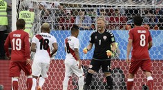 Dánsko přežilo penaltu i velké šance Peruánců. Zářil Schmeichel