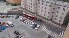 V Mělníku opravili silnici. Je ale příliš úzká a autobusy se na ni nevejdou