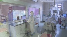 V nemocnicích chybí zdravotníci. Červený kříž tam posílá dobrovolníky