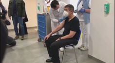 Druhá dávka pro Babiše. Premiér se nechal přeočkovat proti covidu