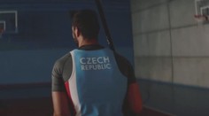Do Tokia s rapovým singlem. V klipu si zahrála i čtveřice olympioniků