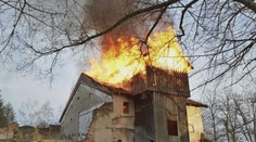 VIDEO: Plameny zničily bývalý lihovar. Možná ho někdo zapálil