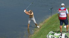 Golfista rozvášnil fanynky. Svlékl triko a zahrál pěknou ránu na green