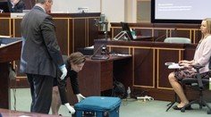 Byla to podle soudu vražda. Ženě, která zavřela přítele do kufru, hrozí doživotí