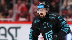 Posledním semifinalistou extraligy jsou Karlovy Vary. Jediným gólem rozhodl Černoch
