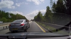Cizinci mámili z lidí peníze! V autě blokovali zúženou dálnici