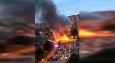 Desítky aut v plamenech! Gangy útočí ve švédských městech