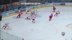 Zákeřné plexisklo! Hokejista se chytil do nečekané pasti