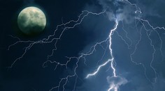Blíží se bouřkový superúplněk. Buďte opatrní, hrozí velké nebezpečí
