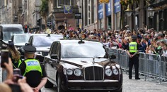 Britský královský dvůr chce být zelenější. Král přestaví i luxusní limuzíny Bentley