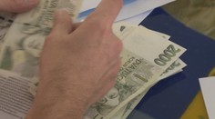 Zachovali byste se stejně? Manželé vrátili ztracenou kabelku se 100 tisíci