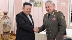 Zoufalí Rusové hledají pomoc, kde se dá. Šojgu si s Kimem dali schůzku v KLDR