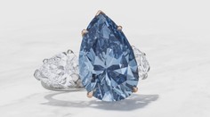 Modrý diamant se vydražil za rekordní sumu. Sběratel nabídl více než miliardu