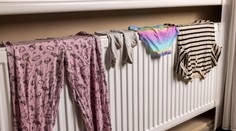 Skrytá hrozba. Sušení prádla na topení může způsobit zdravotní potíže