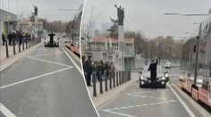 Pravidlo, které řidiči nechápou. Zoufalí tramvajáci je musí vyhánět ze zastávek