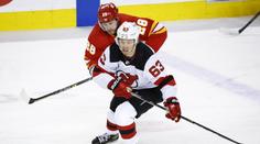 Devils podepsali důležitého útočníka. Ten se tak vyhnul arbitráži