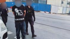 Střelba v Praze! Policie hledá ženu, která chtěla zraněnému muži pomoci