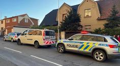 Tragédie v pražském Hloubětíně. Zemřel 19letý chlapec, další mladík je zraněný
