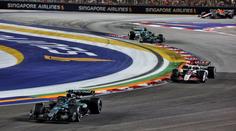 Russell suverénně triumfoval v Singapuru. Drama v McLarenu, přesto slaví titul