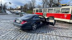 Zásahovka si přišla pro muže podezřelé z útoku před klubem