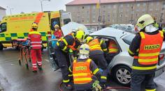 Při nehodě v Havířově se zranilo šest lidí. Jeden zůstal zaklíněný v autě