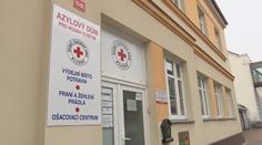 Azylové domy jsou přeplněné. Před Vánoci je přitom potřebují lidé nejvíce