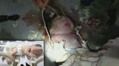 HOROROVÉ VIDEO! Matka (22) spláchla dítě a tajně se dívala, jak ho vysekávají z potrubí