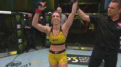 UFC rekord: Dernová přiměla soupeřku odklepat a přepsala historii