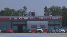 Letiště v Budějovicích se bude rozrůstat. Kraj tam plánuje nákupní centrum či benzínku