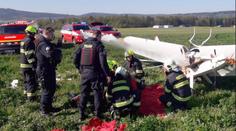 Na rokycanském letišti spadlo letadlo. Jeden člověk je zraněný