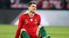 Ronaldo byl k smíchu! Vykopl drn, skácel se a chtěl penaltu. VIDEO