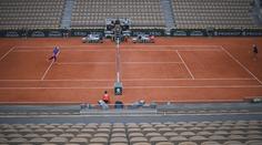 Problémy v Paříži. Odložené Roland Garros trápí chladné počasí
