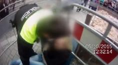 Kradla voňavky. Když ji chytil hlídač, hrála epileptičku!