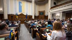 Mimořádná událost v ukrajinském parlamentu. Desítky poslanců zkolabovaly