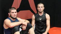 Nový Chabib? Neporaženého bratrance čeká UFC premiéra