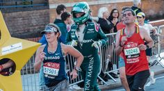 Parádní výkon, mechanik týmu F1 zaběhl maraton v závodním obleku