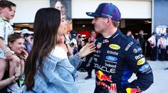 Žhavá Verstappenova přítelkyně. Kelly Piquetová v plavkách vystavila křivky