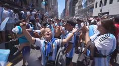 V Buenos Aires se bouřlivě slaví. Fanoušci Argentiny rozbili i výlohy