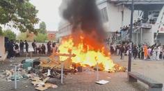 Ve Francii sílí studentské protesty. Policie hlásí stovky zraněných