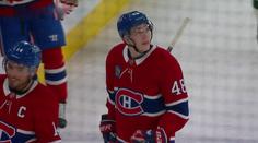 INTERNET ŘEŠÍ: Faul v NHL, jaký svět neviděl, a famózní zákrok českého brankáře