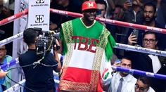 Bizarní moment ze zápasu Mayweathera. Boxerský boháč vykázal sudího z ringu