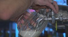 Studentky univerzity v Olomouci vaří vlastní pivo. Má růžovou barvu