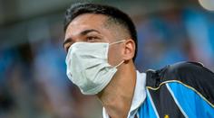 Fotbalisté Grémia rouškami žádali přerušení soutěže, protest jim vyšel