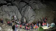 Nemocného jeskyňáře se v Turecku podařilo vytáhnout z kilometrové hloubky