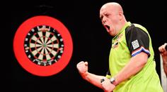 Král van Gerwen. Porazil Littlera a letos už počtvrté ovládl Premier League