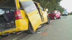 Prudký čelní náraz nepřežil jeden člověk! Další 4 jsou zranění
