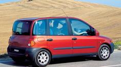 Nejošklivější auto hlásí návrat. Snad se tentokrát designérům povede lépe